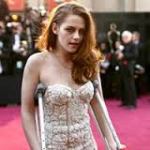 kristen-stewart-crutches